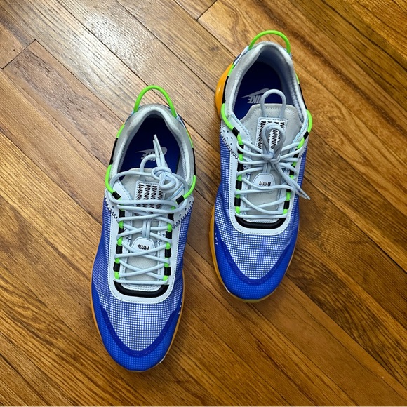 Nike React Live PRM Sneakers - Picture 6 of 11